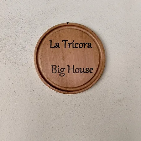 La Tricora Big House بيت للعطل